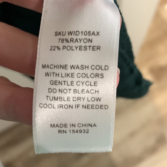 1X Absolutely Creative Worldwide forest green long sleeved sweater. Never worn - Picture 5 of 5